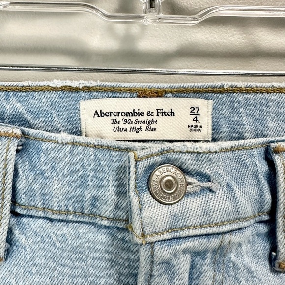 Abercrombie & Fitch Ultra High Rise 90s Straight Jeans with Split Vent Hem - Picture 6 of 6